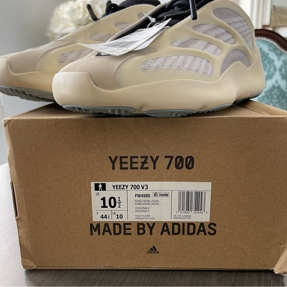 Adidas Yeezy 700 V3 Azael men sneakers size 10.5 NWT